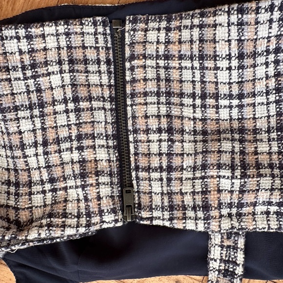 Abercrombie and fitch Zip up lined crop top (3 for 50!) - Picture 3 of 4